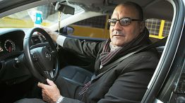 Abello fue diputado hasta 2015. Desde abril maneja hasta ocho horas diarias en su Volkswagen Vento como chofer de Uber.