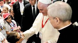 Con los niños. Jorge Bergoglio recibió hace una semana a hijos de migrantes ahogados en el mar.