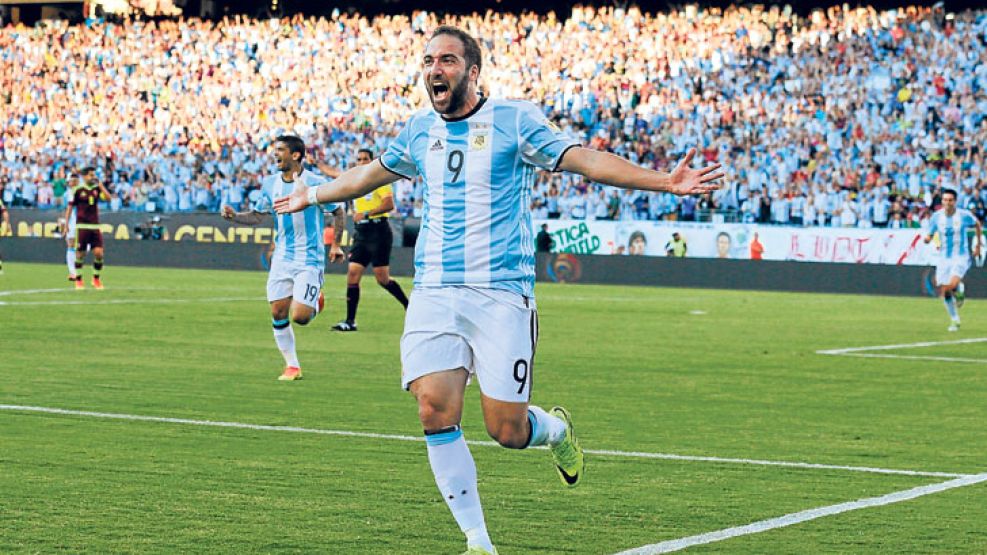 Pipita. El hombre del Nápoli ya había escuchado las primeras críticas porque no había convertido en la Copa. Ayer apareció cuando el partido estaba 0-0.