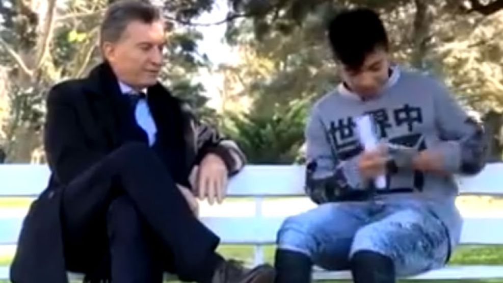 El presidente Mauricio Macri visitó a un joven en Rosario.