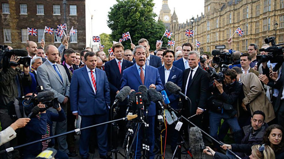 Exultante. El líder de UKIP, el euroescéptico Nigel Farage, festejó ayer en Londres y calificó los resultados como una “nueva independencia”. <br>