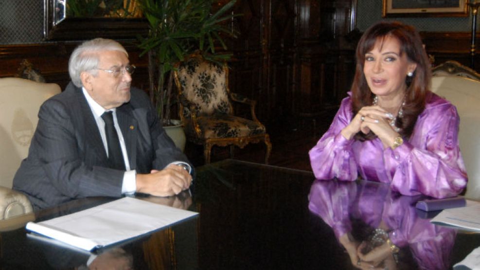 Cristina Fernández de Kirchner y Héctor Méndez durante una reunión en el despacho presidencial en 2009.
