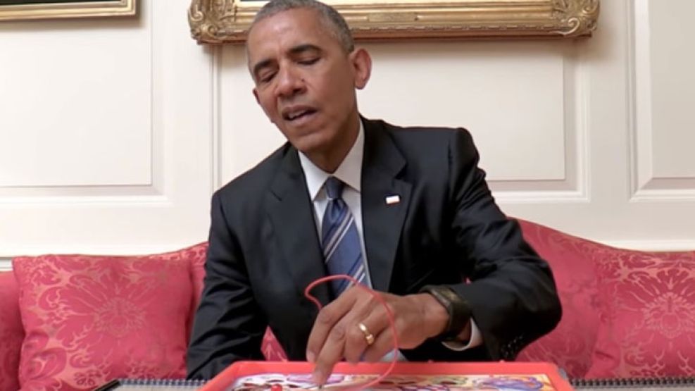 VIDEO | Obama presenta cinco cosas más difíciles que registrarse para votar