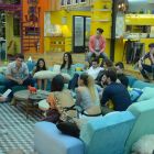 Grupo en la casa