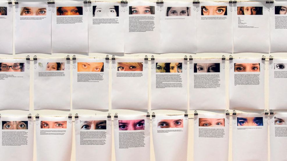 Arte, vida, accion. La instalación Arising (“Resurgiendo”) contiene fotos de los ojos y testimonios de mujeres en situación de violencia.