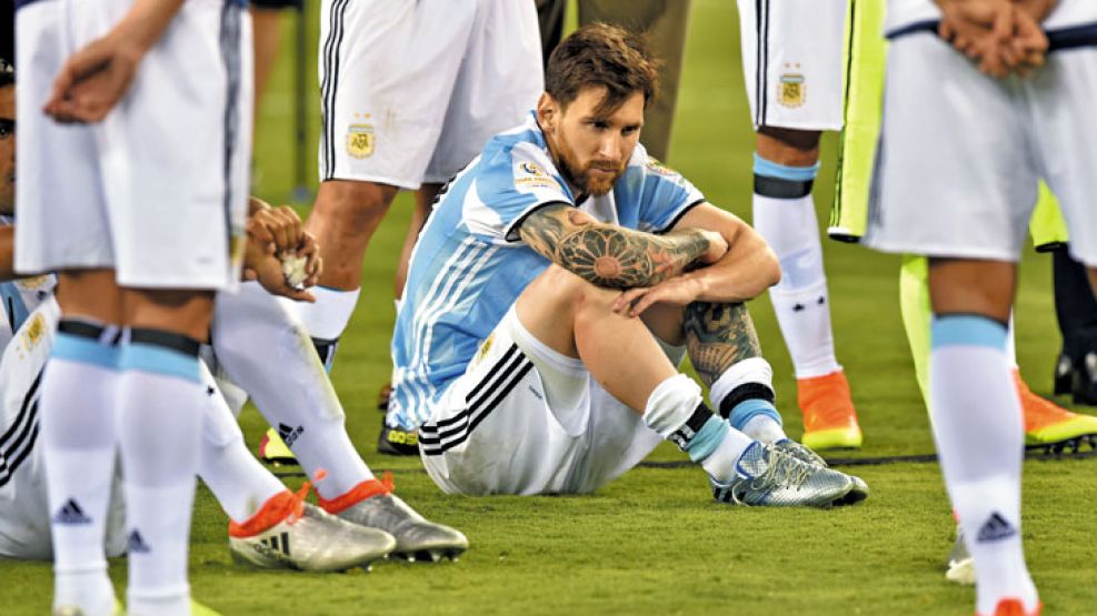 ¿Y ahora?. El 10 de la Selección argentina después de la derrota con Chile. 