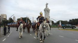 Unas 18 bandas militares de distintos países y las fuerzas armadas argentinas participaban del desfile, una tradición que se reanudó por los 200 años de la independencia.