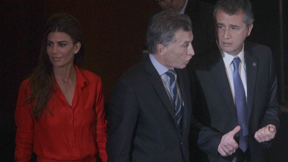 Luis Miguel Etchevehere y Mauricio Macri al inicio de la velada.