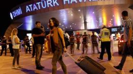 Los argentinos continúan varados en el aeropuerto de Estambul.