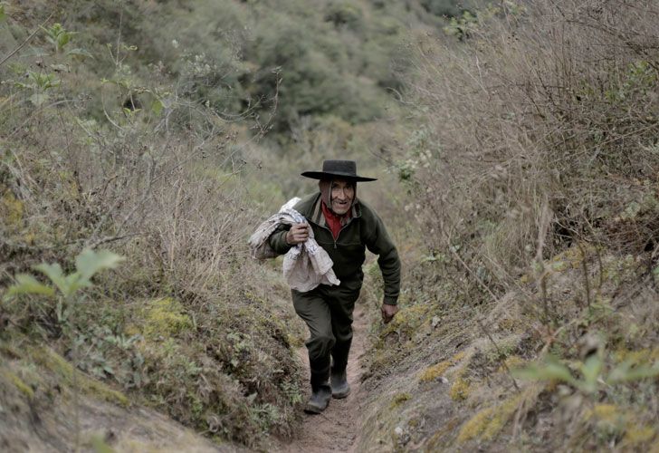 Pedro Luca ha vivido en una cueva en el norte de Argentina durante 40 años .