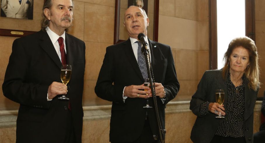 brindis-de-la-corte-con-periodistas-1920-00199