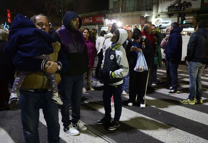 Vecinos reclamaron por una solución al corte prolongado del suministro eléctrico.