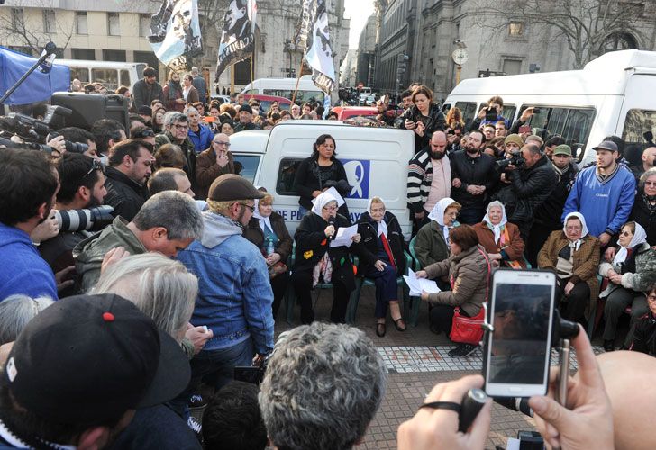 Hebe de Bonafini en plaza de mayo