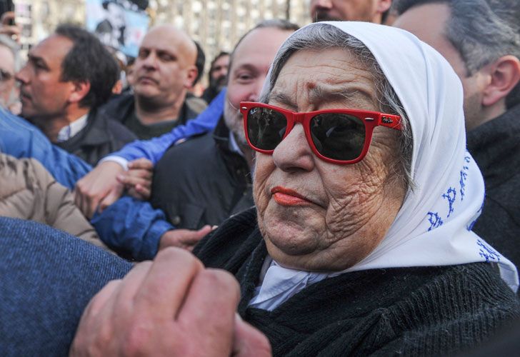 Hebe de Bonafini en plaza de mayo