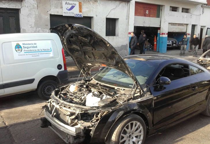 ALTA GAMA. En el taller había autos marca Audi, BMW y Rover. 