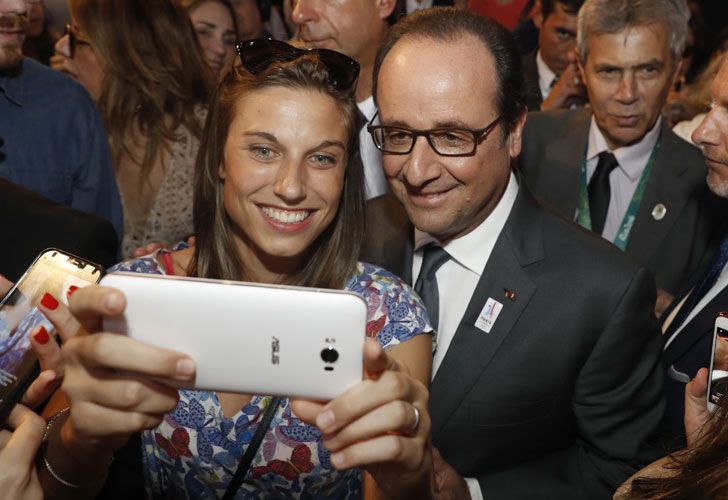  Hollande y selfie en el Club Frances, en Rio de Janeiro. 