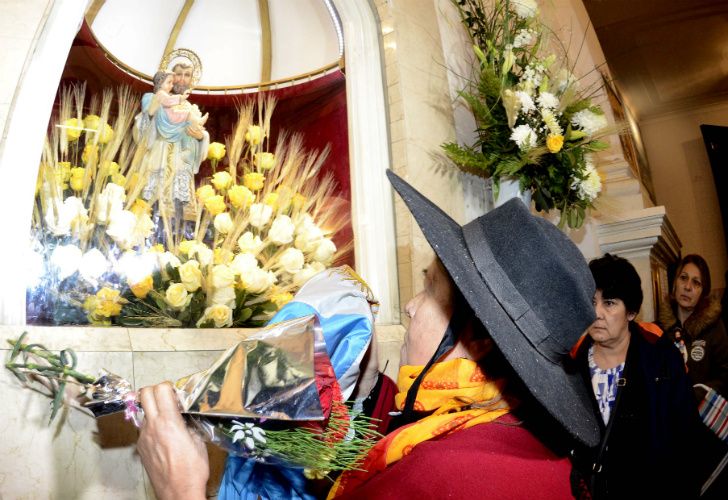 Fieles y militantes en la Fiesta de San Cayetano