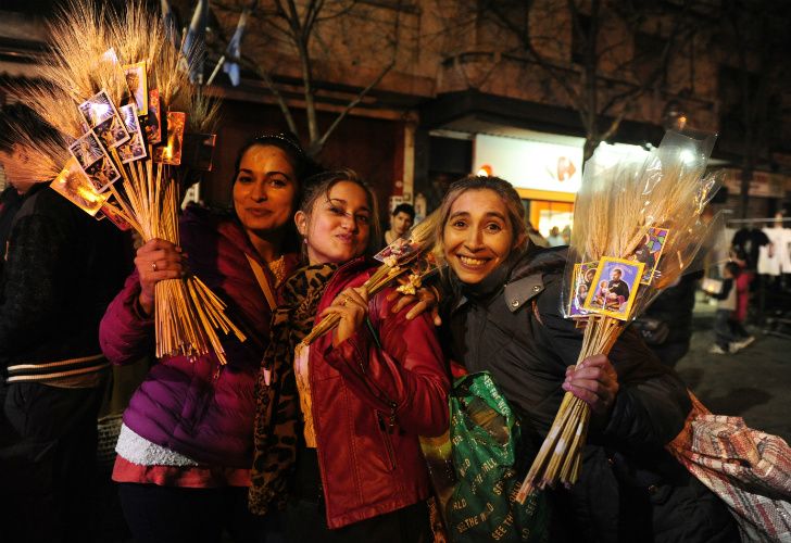 Fieles y militantes en la Fiesta de San Cayetano