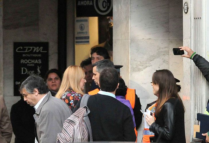 Mediación entre Cfk y Stolbizer en calle Viamonte