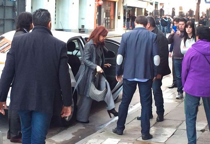 Cfk y Stolbizer mediación en calle Viamonte