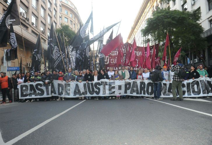 Sindicatos y organizaciones de Izquierda marcharon a Plaza de Mayo. 