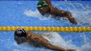 Phelps despierta interés de sus rivales en plena carrera