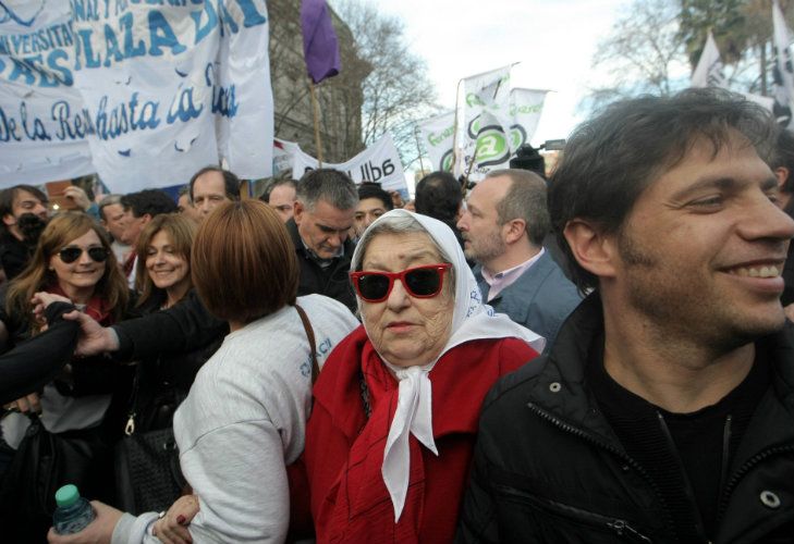 Hebe de Bonafini junto a la militancia en la ronda de los jueves número 2000 de Madres de Plaza de Mayo.