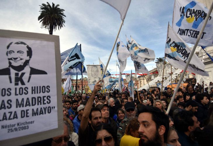 Hebe de Bonafini junto a la militancia en la ronda de los jueves número 2000 de Madres de Plaza de Mayo.