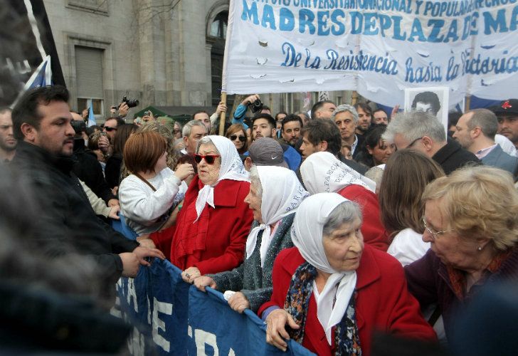 Hebe de Bonafini junto a la militancia en la ronda de los jueves número 2000 de Madres de Plaza de Mayo.