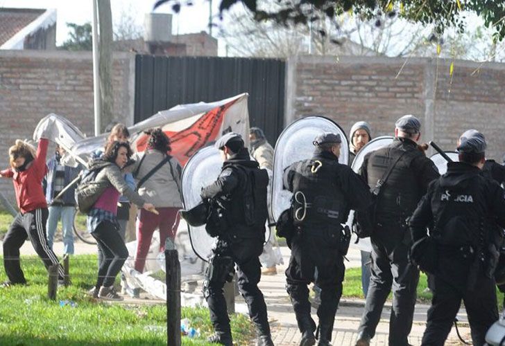 El grupo de manifestantes fue reprimido en el cruce de las calles San Lorenzo y 180.