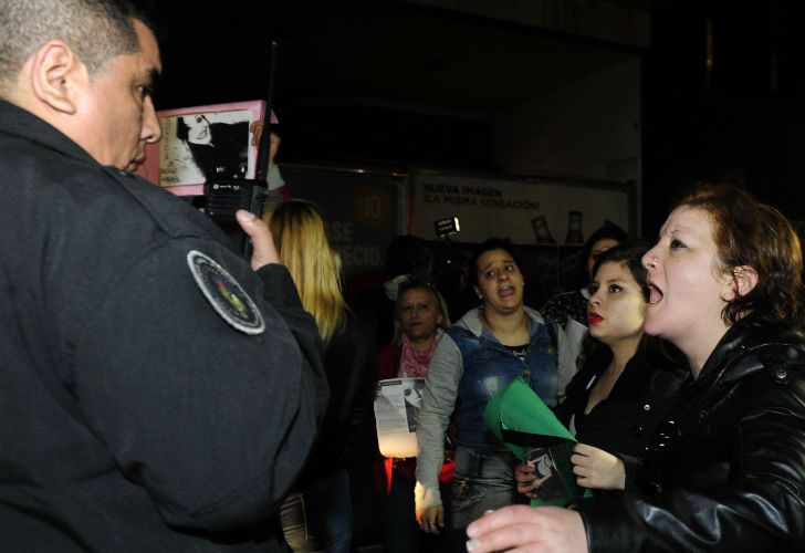 Familiares de Rocío Artigas atacaron el boliche donde aparentemente la joven habría consumido drogas.