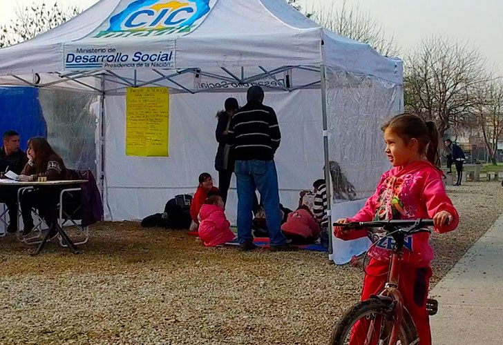 Con unidades móviles y asistentes especializados, el programa “El Estado en tu barrio” permite acceder de manera inmediata y en un sólo lugar a vacunas, DNI, tarifas sociales, asesoramiento sobre jubilación y planes de primer empleo.