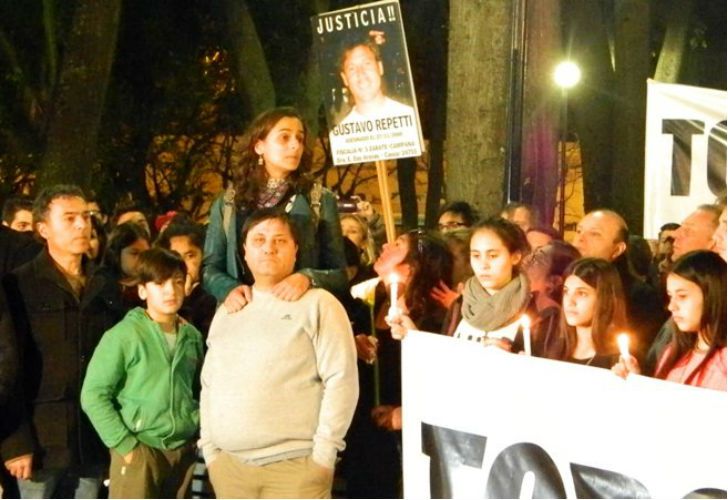 Familiares y amigos del joven asesinado en Escobar reclamaron Justicia durante una marcha.