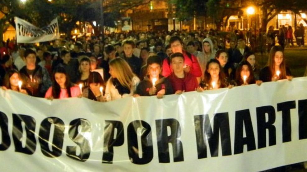 Familiares y amigos del joven asesinado en Escobar reclamaron Justicia durante una marcha.