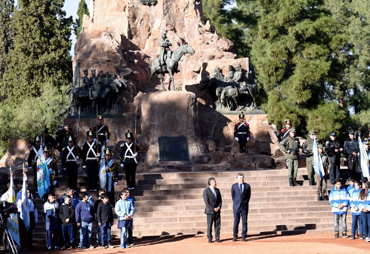 Macri en la ciudad de Mendoza en el acto central por el 166º aniversario del fallecimiento del general José de San Martín. 