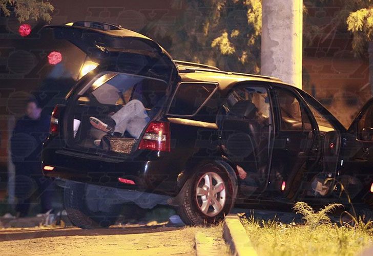 Los cuerpos fueron encontrados en una camioneta Kia incrustada contra un poste de luz en la esquina de las calles 137 y 490.