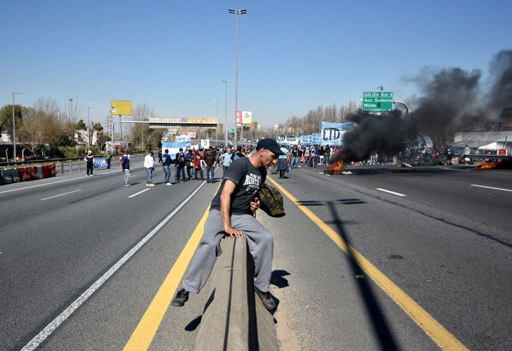 Corte en autopista La Plata