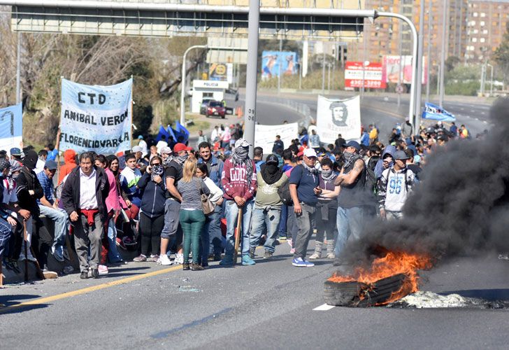 Corte en autopista La Plata