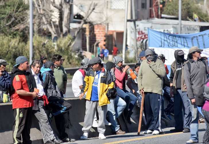 Corte en autopista La Plata