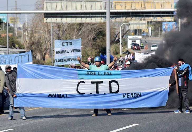 Corte en autopista La Plata