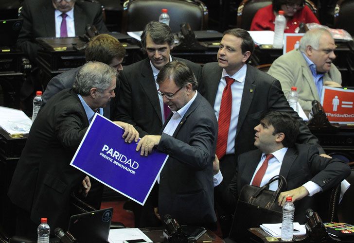 Marcos Peña expone en Diputados el segundo informe de gestión de gobierno.