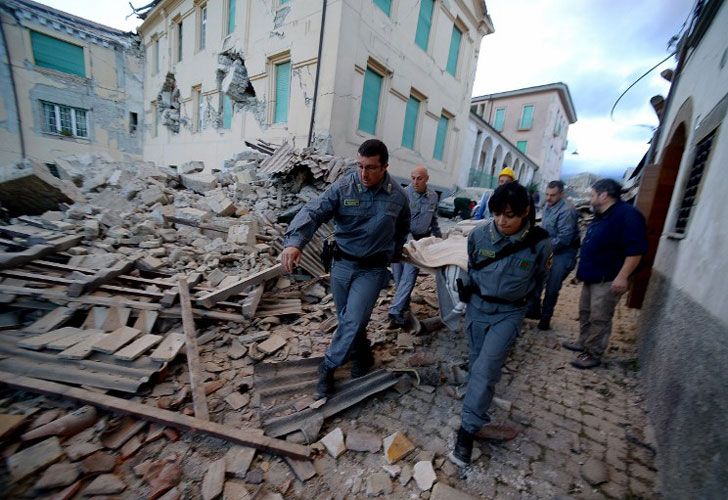 La mayoría de los habitantes de las localidades más afectadas deambula por las calles, sin casa.