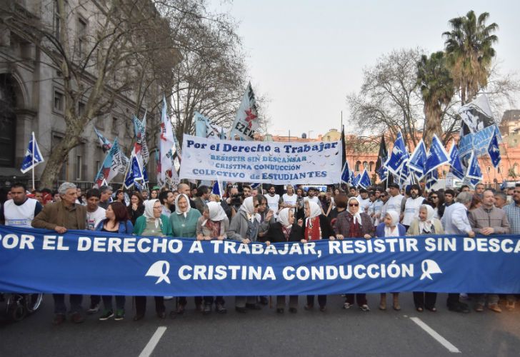 Militantes y dirigentes participaron de la Marcha de la Resistencia.