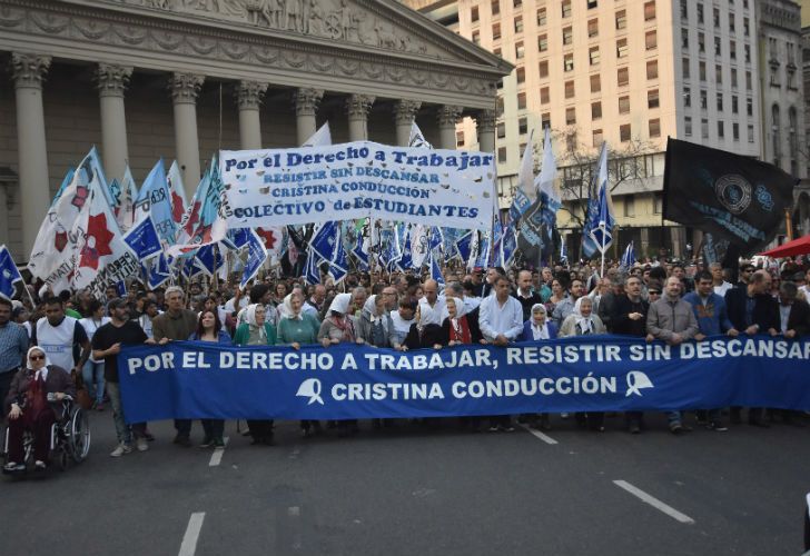 Militantes y dirigentes participaron de la Marcha de la Resistencia.