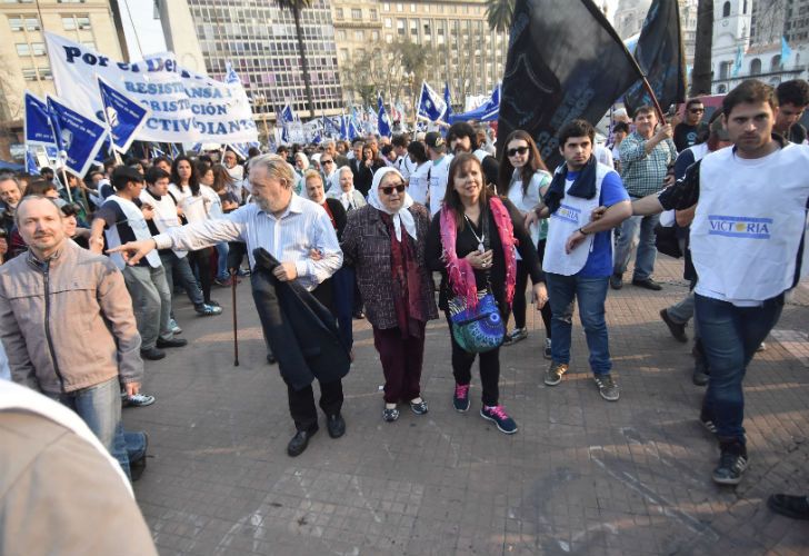 Militantes y dirigentes participaron de la Marcha de la Resistencia.