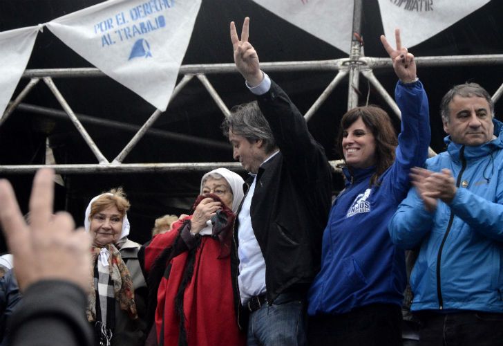 Máximo Kirchner y Hebe de Bonafini cerraron la Marcha de la Resistencia