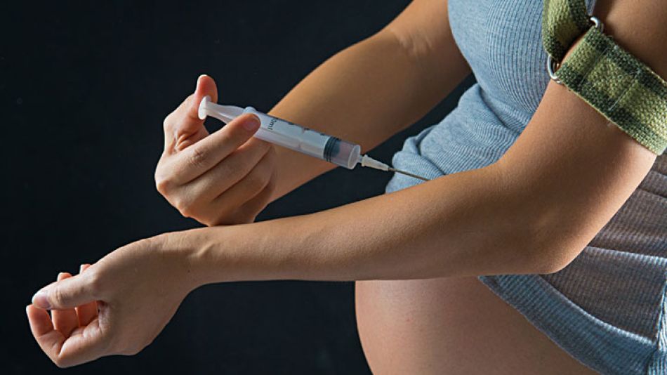 0828_madres_droga_shutterstock_g