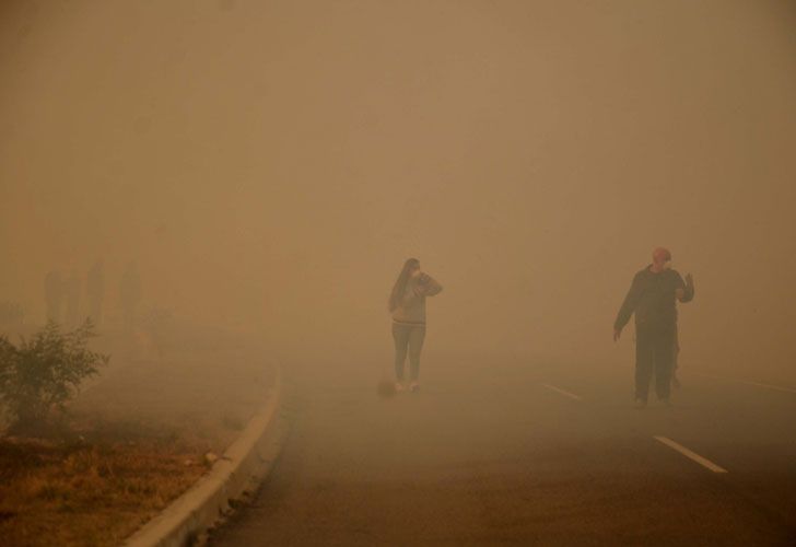 La localidad de Villa de la Quebrada, distante a 40 kilómetros de la ciudad capital de la provincia de San Luis es el lugar en el que bomberos y rescatistas puntanos combaten los incendios forestales.