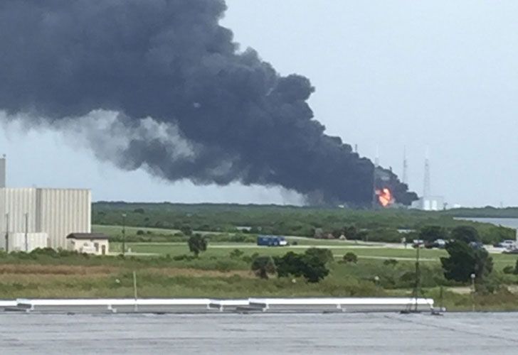 Explosión del cohete Falcon 9, en Cabo Cañaveral.