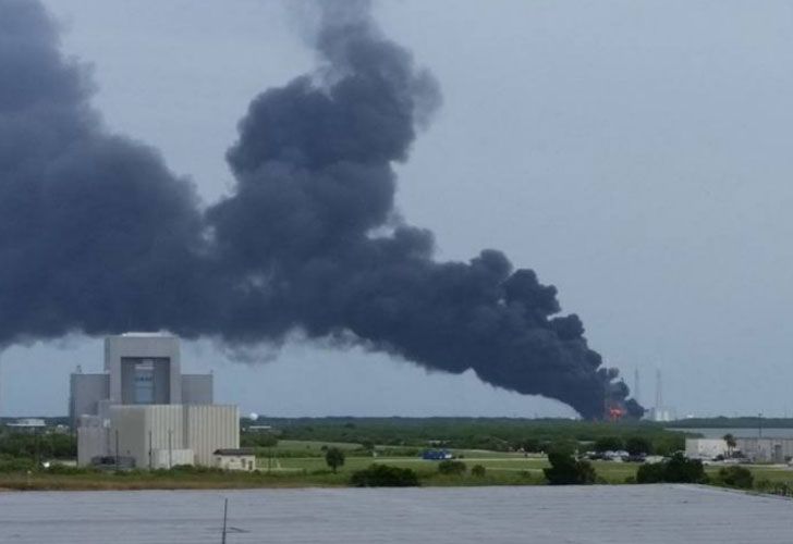 Explosión del cohete Falcon 9, en Cabo Cañaveral.